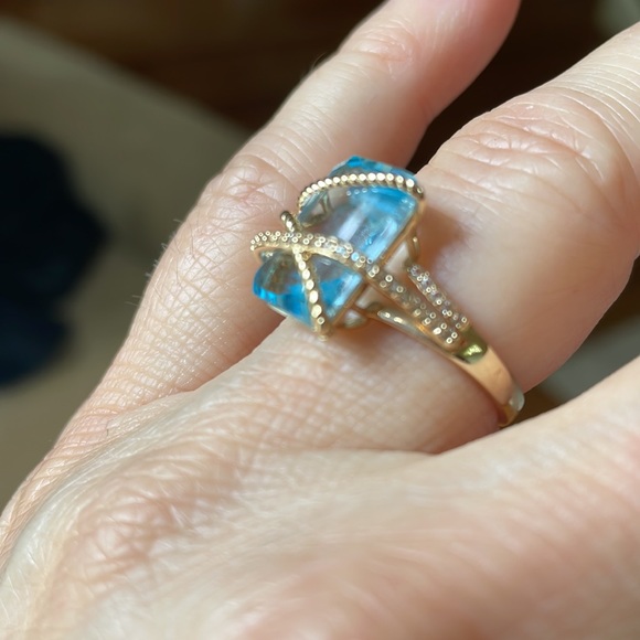 Sky Blue Topaz and Diamond Crisscross Ring in 14kt Yellow Gold. - Picture 6 of 8